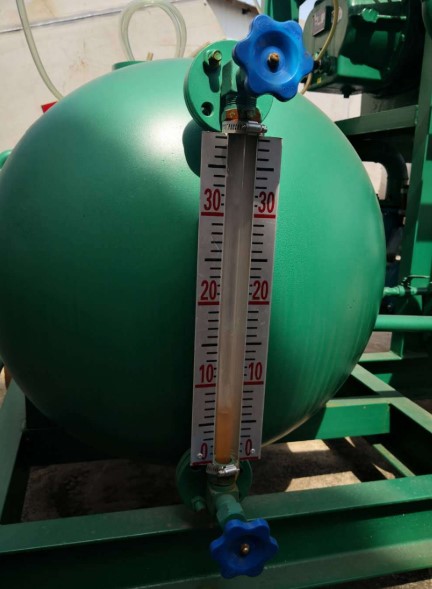 透光式玻璃板液位計(jì)現(xiàn)場安裝使用圖